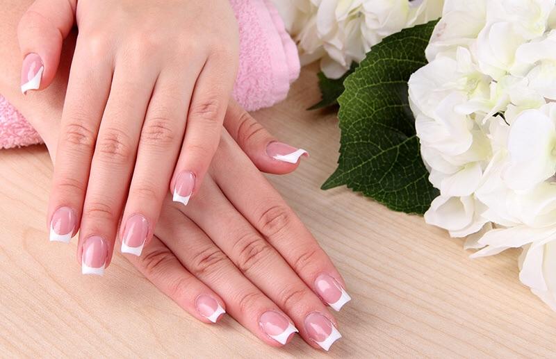 Nageldesign mit French Maniküre